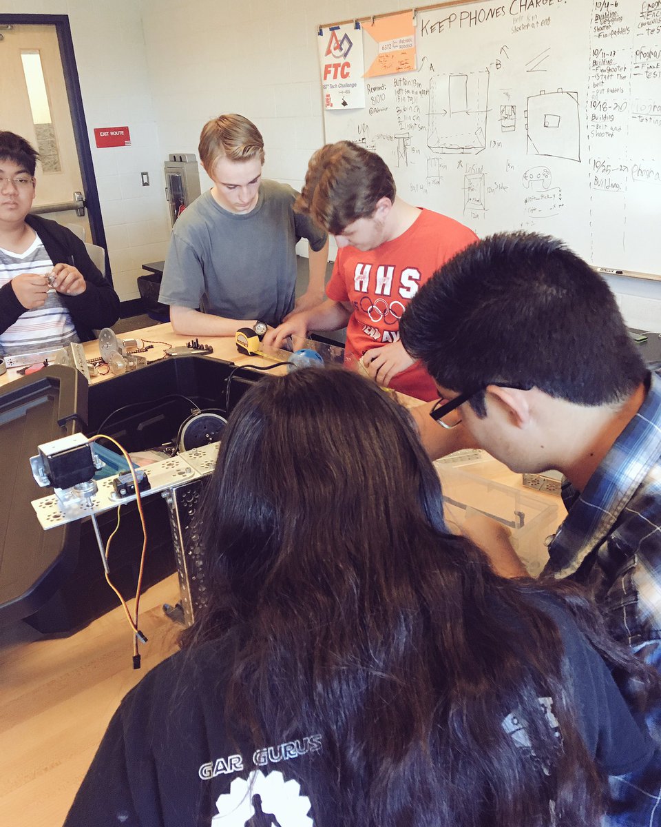PatrioticRobots's tweet photo. Building day!!π π #robotics #patrioticroboticsβ€οΈπ https://t.co/DMdx99kHZI