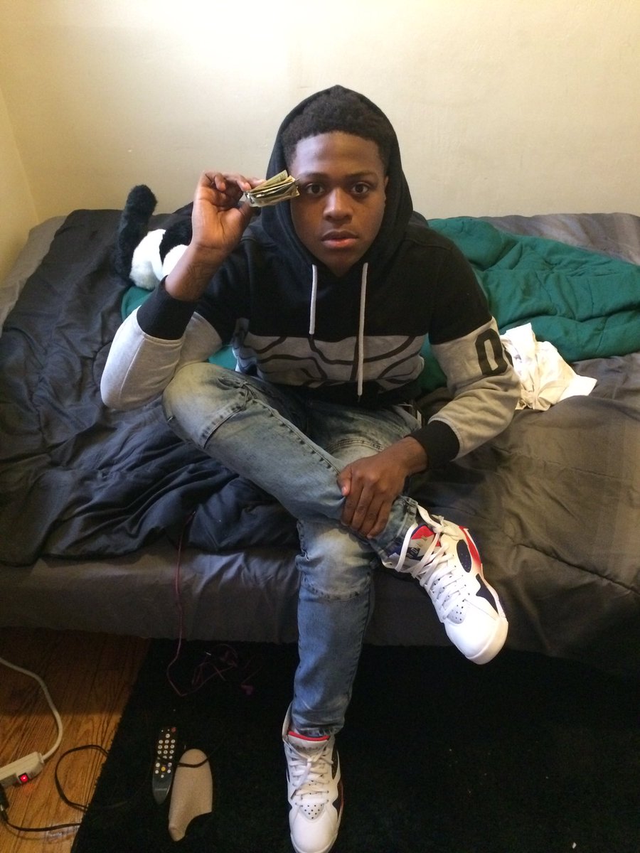 BabySavage2x's tweet photo. Money talk 😂💯👿⛽️ https://t.co/5smn7zUL72