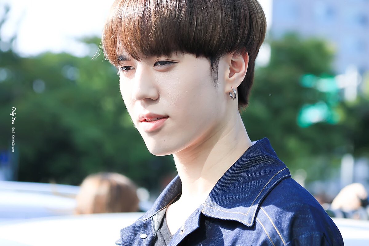 onlyu1117's tweet photo. 161005 cultwo show 
Hi👋🏻

#yugyeom #유겸 https://t.co/jbvURRf5Zq