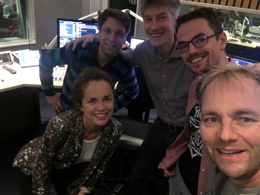 De vrolijke vrijdag is begonnen bij <a href="/omroepwest/">Omroep West</a> met <a href="/evavloon/">Eva Vloon</a> @ArthurBoddeus <a href="/KroezeRuben/">Ruben Kroeze</a> <a href="/RobKemperman/">Rob Kemperman</a>