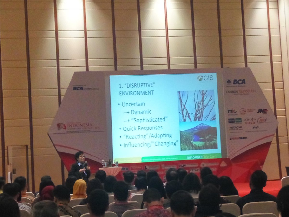 BizGuideBCA's tweet photo. Avanti Fontana selaku Co-Founder CIS School of Innovation, menjelaskan tentang "Innovated Or Die : What Company Must Do" #IKF2016 https://t.co/GoaVfQ7tuM