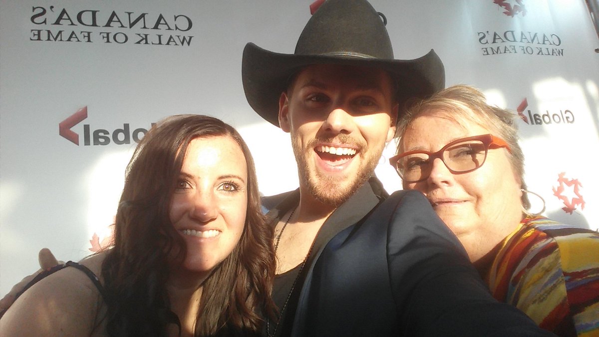 Krist10c's tweet photo. @CMTCanada @BrettKissel Thanks for the Red Carpet experience. Great evening! #CWOF2016 https://t.co/A2BV3PuxYf
