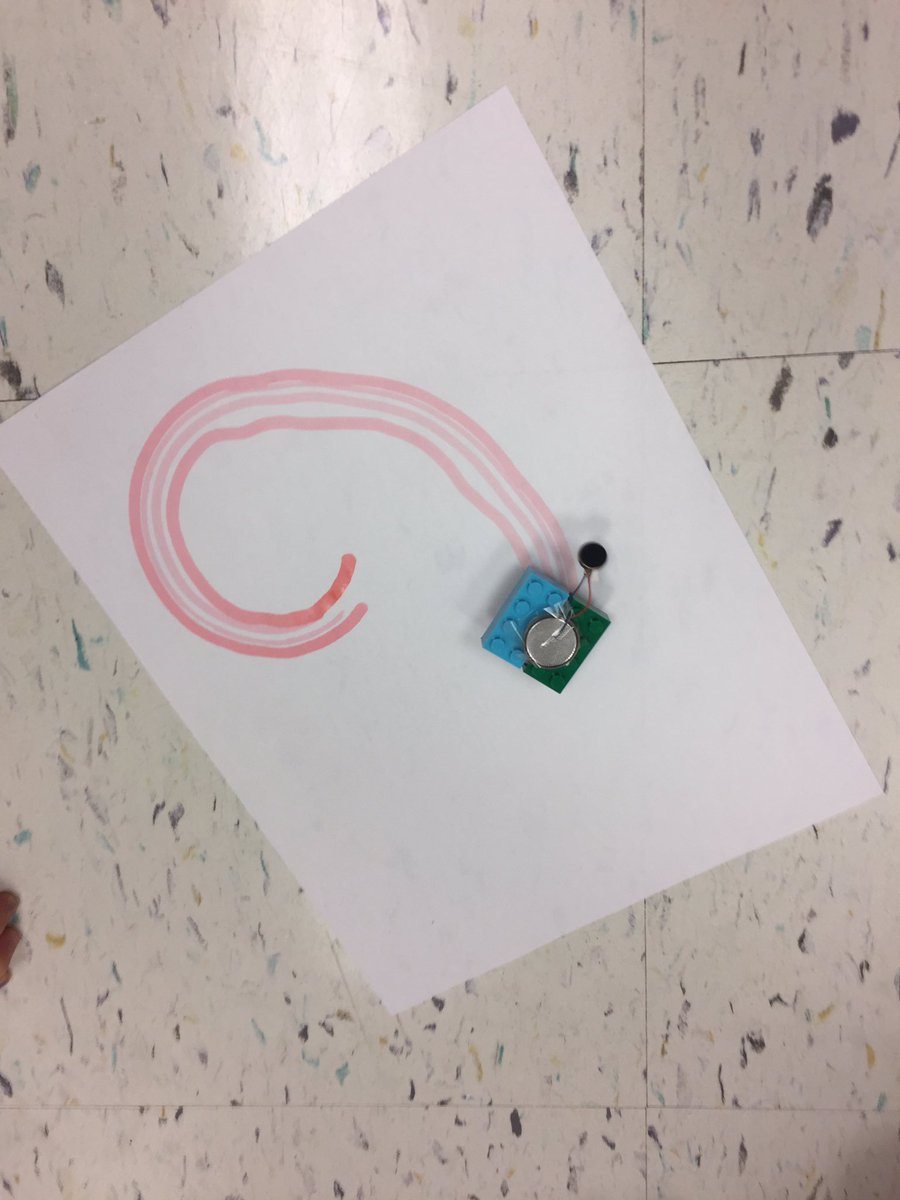 FrewsCrews's tweet photo. 1st after school making class MINI DRAWBOTS #incredibleconversations #mindsareswirling @sdavee https://t.co/BQYwd3Ay8o