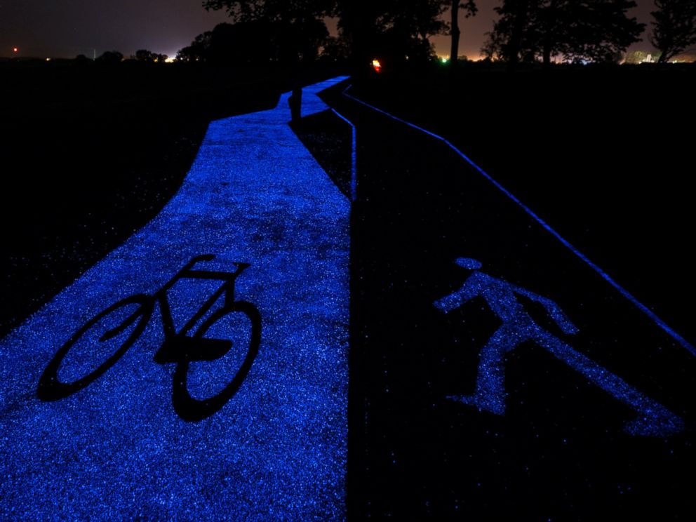 offMetroNY's tweet photo. Glow-in-the-Dark Bicycle Path Unveiled in Rural Polish Town to Curb Accidents at Night https://t.co/EsNDmwIUiv https://t.co/xOVae8HF3Z