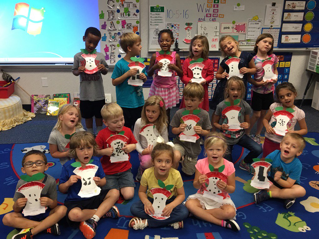 greenKwalzel's tweet photo. How do you like "them apples?"😉Comparing  numbers of apple seeds.🍎🍏@greenexplorers https://t.co/gh7On6KlC7