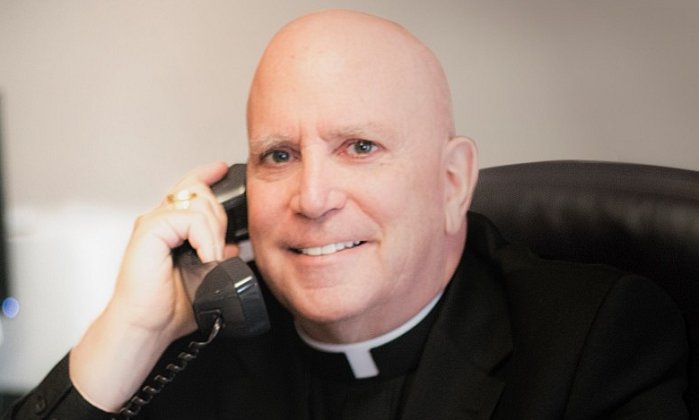 LifeNewsHQ's tweet image. Archbishop: “Catholics Cannot Support Pro-Abortion Candidates” and Hillary is “Aggressively Pro-Abortion” buff.ly/2dPhkDe