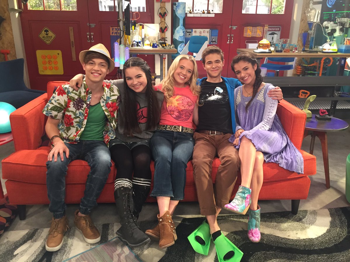 BFWWritersRoom's tweet photo. EAST COAST!!! Let us know what you think of #ItsNotYeItsMe ! #BestFriendsWhenever https://t.co/Ue7KCfRS60