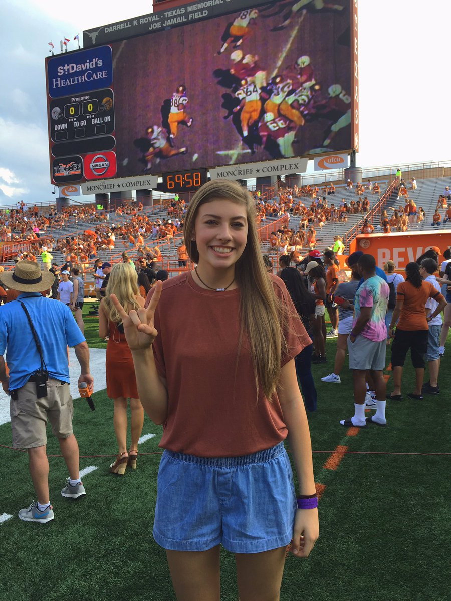 mollyphillips_'s tweet photo. Excited to say that I have committed to play volleyball at the University of Texas. Hook 'Em!!π€π»π€π» https://t.co/UOjCeFiNHv