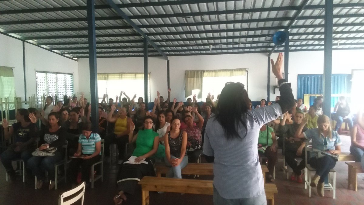 CFDguanare's tweet photo. UEN GUANARE(La Grita) 1ra reunión del consejo escolar 2016-2017. @MPPEDUCACION @SilvaEleazarL @SalaSjauregui https://t.co/QrSCaGuIlN
