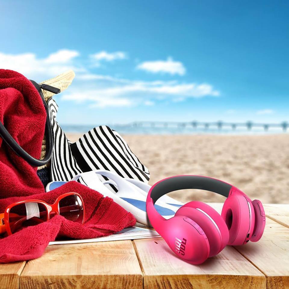 JBLconceptstore's tweet photo. Wherever you spend your weekend, enjoy the view with the #JBLEverest300BT #AmplifyLife https://t.co/vmTmJPDr3k