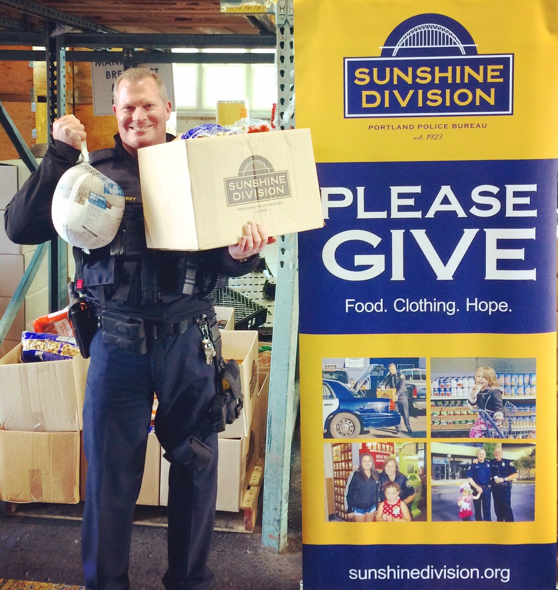 sunshine_div's tweet image. It already time for us to gear up for the holidays.  Those 3500 holiday food boxes aren't going to pack themselves!  Who's in to help out?