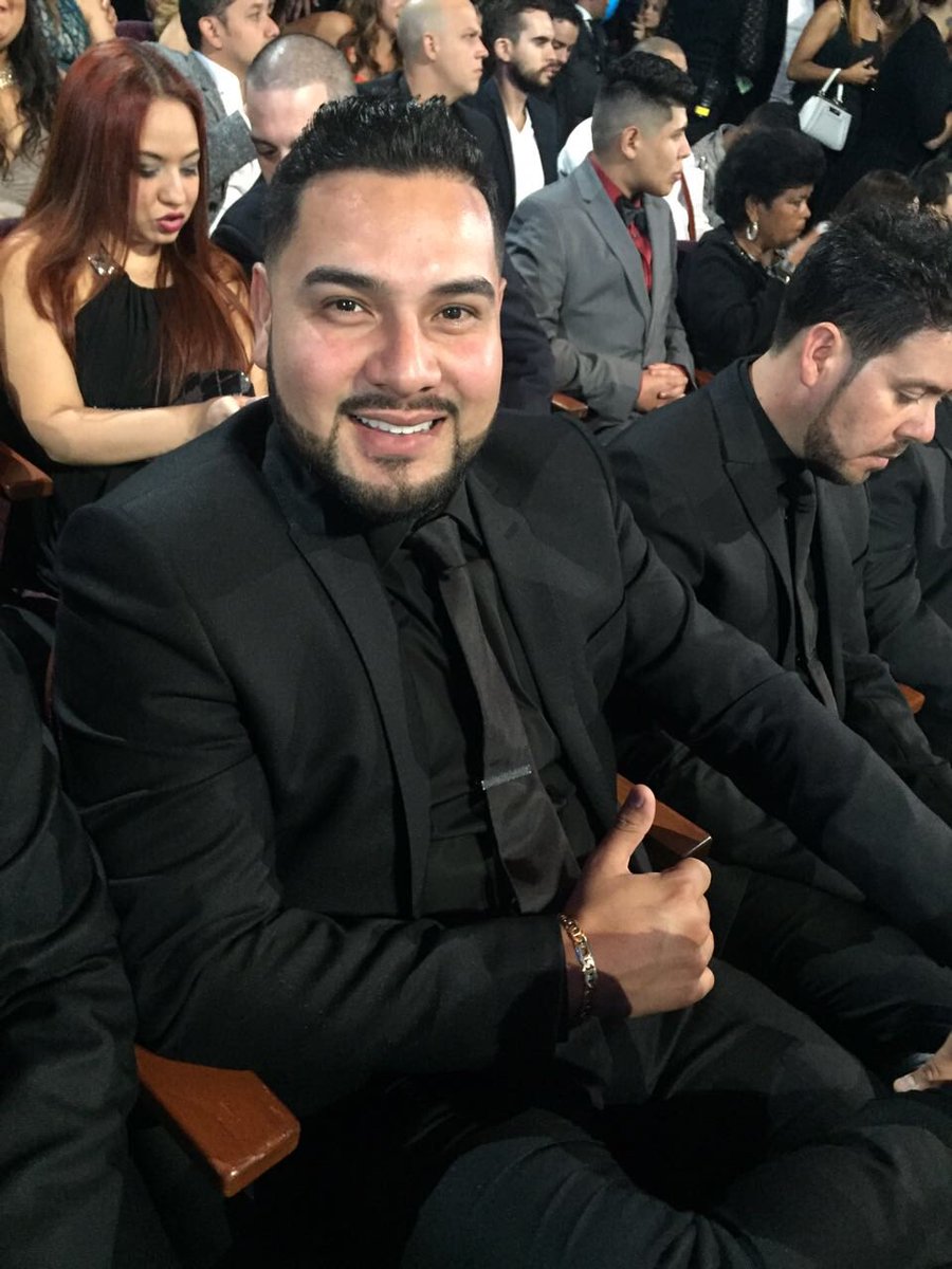 Alan_ms11's tweet photo. Saludos mi gente desde los @LatinAMAs #LatinAMAs https://t.co/nT9wMKfqmt