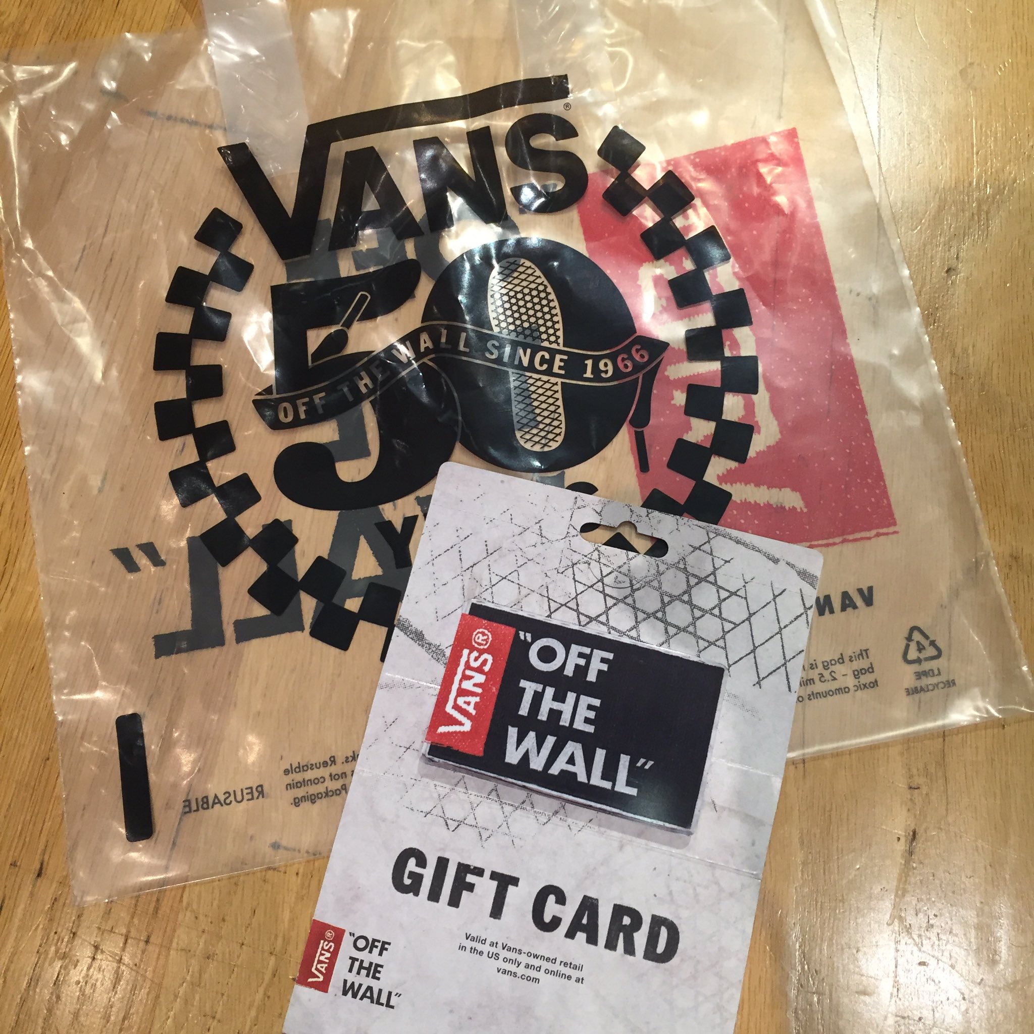 Balehval Afledning Blodig Vans Alert on Twitter: "Free $100 Vans Gift Card To enter: 1.) Retweet 2.)  Must be following! I will randomly select the winner at noon pacific time  tomorrow. https://t.co/cZKVUVpKTi" / Twitter