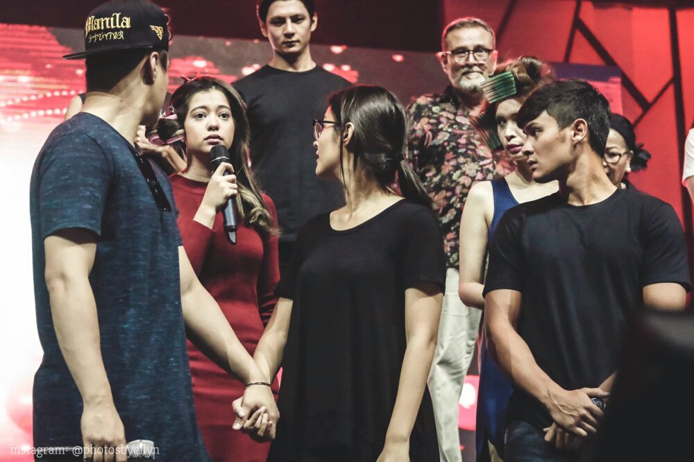 anuenanaman's tweet photo. Bakit nga tayo napunta lahat dito? Diba para sa dalawang toh? Diba? SA KANILANG DALAWA LANG! 😊

Kapit pa please. 💪❤🙏
#NewLizQuenMovieTeaser https://t.co/WMFRijMO5C