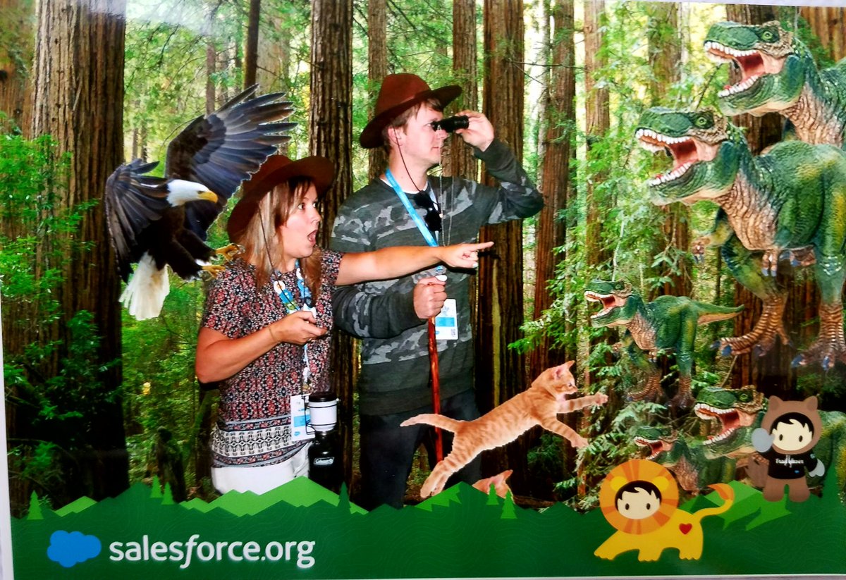 joannaiturbe's tweet photo. Good thing Dave and I had our eagle and cat to help protect against those T-Rexes #DF16 #DF16HED https://t.co/4NHPcjIVrs