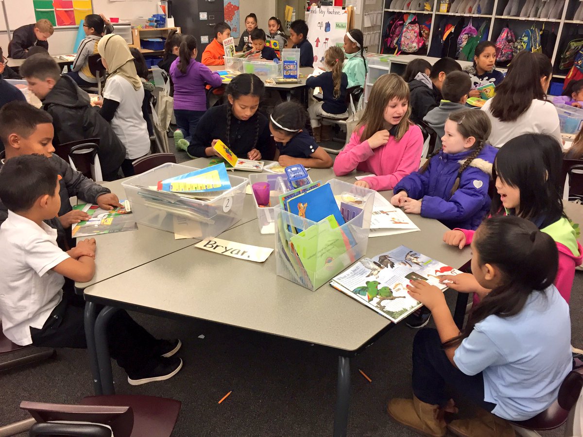 room264's tweet photo. So much fun reading with our kindergarten buddies today! @hazel_valley https://t.co/uelkoXLchq