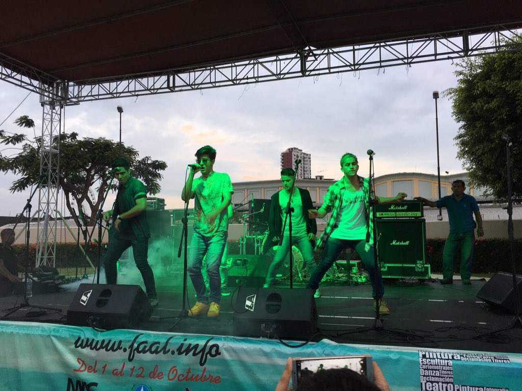 leyendamusicec's tweet photo. #LEYENDA en acción, un poco de lo que fue nuestra presentación en el #FAAL2016 #segundointento #helloproducciones @helloproducciones https://t.co/txWa7ygn8n