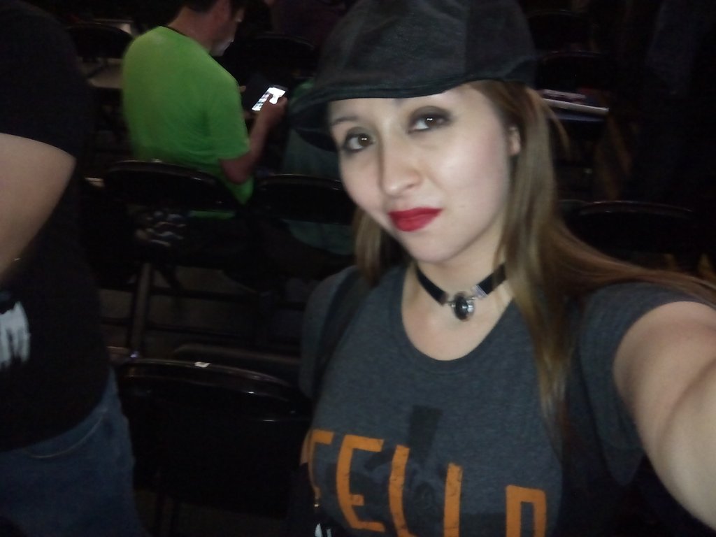 ale_celtic's tweet photo. Waiting for #Thecelticwarrior @WWESheamus  in #wwesantiago https://t.co/VemZRDxdDG