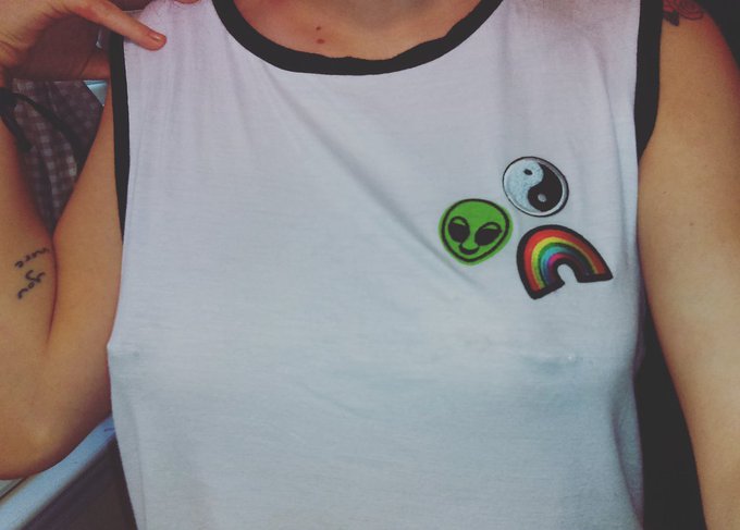 digging my new shirt 👽🌈☯️ https://t.co/80BKhYsiWu<a href="/tag/rosesonyourpillow"class="tags"><span>#rosesonyourpillow</span></a>