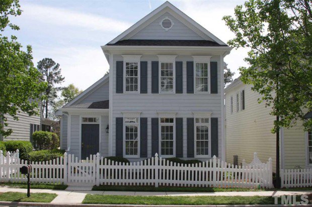 coldwellbanker's tweet image. When buying your first home, these words of advice can go a long way. bit.ly/1UhHyyw