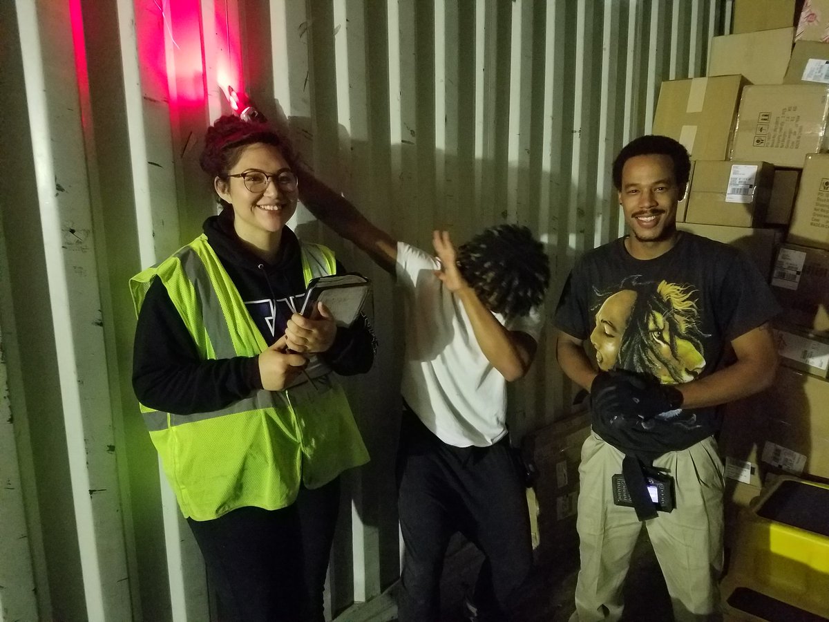 Our mentor Tai teaching our newest cornerstones how to stay safe as a loader! #IKNOWICAN #StaySafe <a href="/NEHUBPEAK/">NE HUBs</a> <a href="/NorthwestUPSers/">Northwest UPSers</a> <a href="/jagrant1020/">Jeff Grant</a>