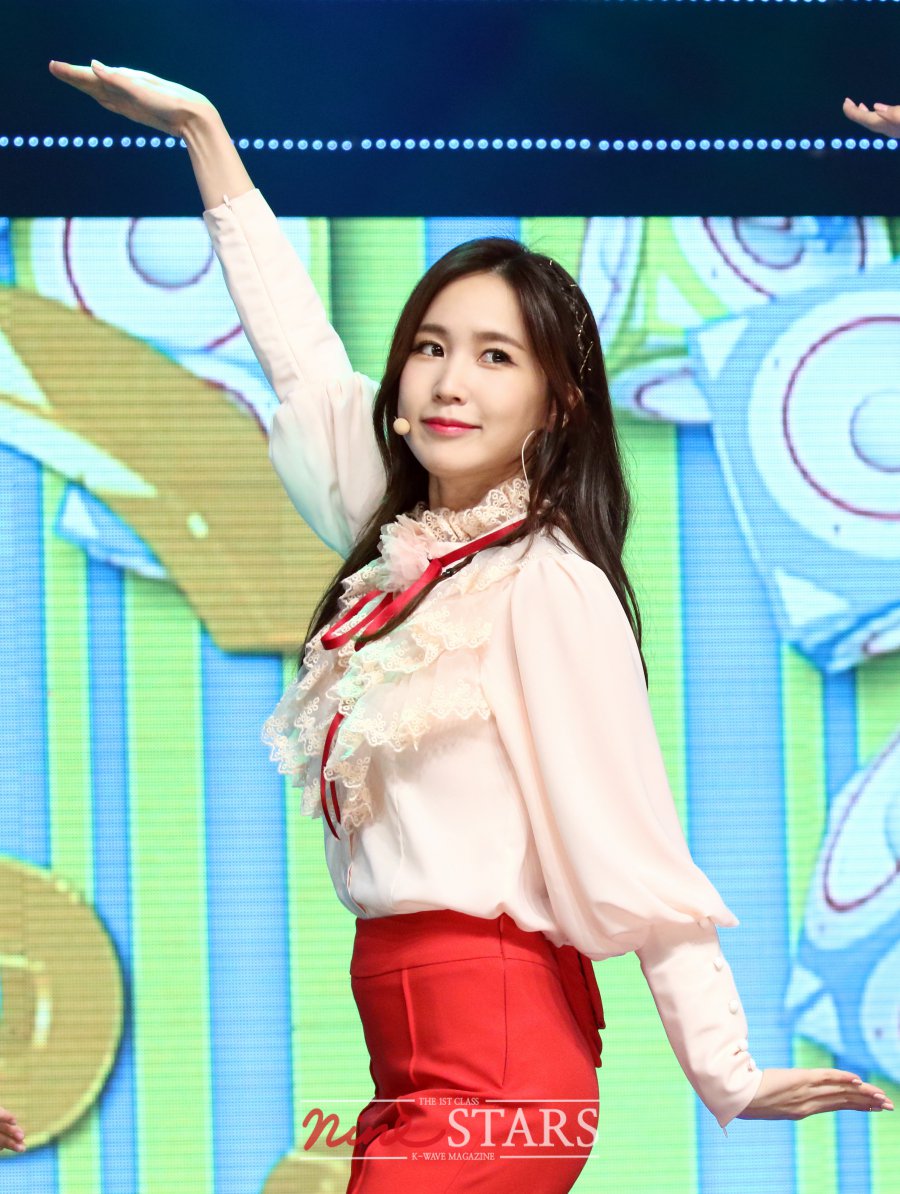 9Stars_news's tweet photo. #두둠칫 둠칫 둠칫 둠칫 따라하게 되는 중독성 강한 안무로 돌아온 #크레용팝 https://t.co/jrDmDzYxC1 #crayonpop #DooDoomChit #소율 #금미 #초아 #심플리케이팝 #SimplyKpop https://t.co/uYyjjl6mWe