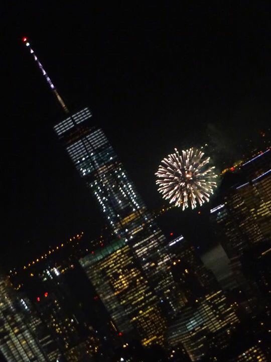 kelz0102's tweet photo. @EmpireStateBldg First visit today. Twice in the same day aswell. Even managed to catch a fire work display 😍 https://t.co/h6l7hjlf3P