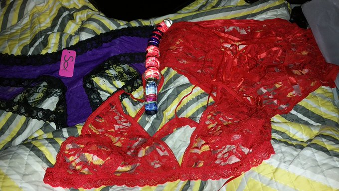 And more presents!! Thank you HD 💗💗 #spoiled https://t.co/i8hkcS1Lvt<a href="/tag/spoiled"class="tags">#spoiled</a>