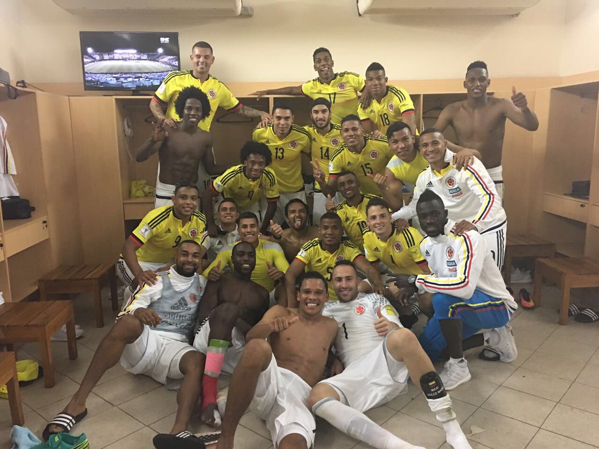 carlos7bacca's tweet photo. FAMILIA UNIDA 🇨🇴🇨🇴🇨🇴 la honra y la gloria es para ti mi Dios #Diosalmando https://t.co/WeT0DxUGaF