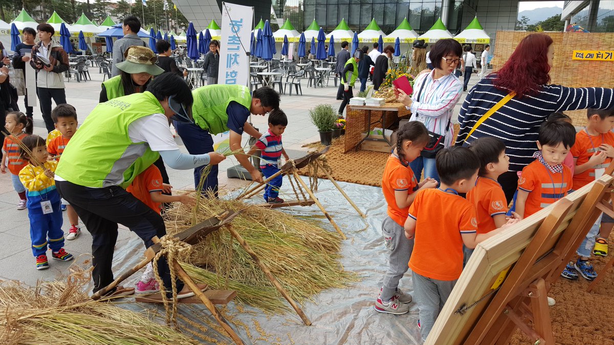 dolmaks's tweet image. #성남시
성남시청 광장에서 진행중인 2016년 제4회 경기정원문화박람회
농업기술센터에서는 농촌체험한마당과 함께 합니다.

#성남시농업기술센터