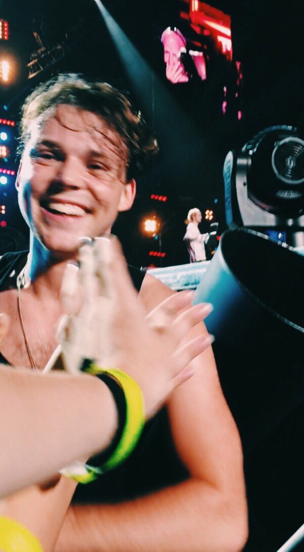 5soselites's tweet photo. Thanks for all the memories!! @5SOS #SoundsOverFeelsOver https://t.co/Jl7ePxD7YD