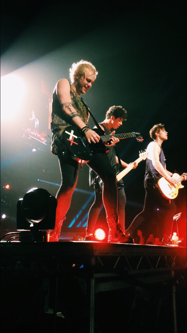 5soselites's tweet photo. Thanks for all the memories!! @5SOS #SoundsOverFeelsOver https://t.co/Jl7ePxD7YD