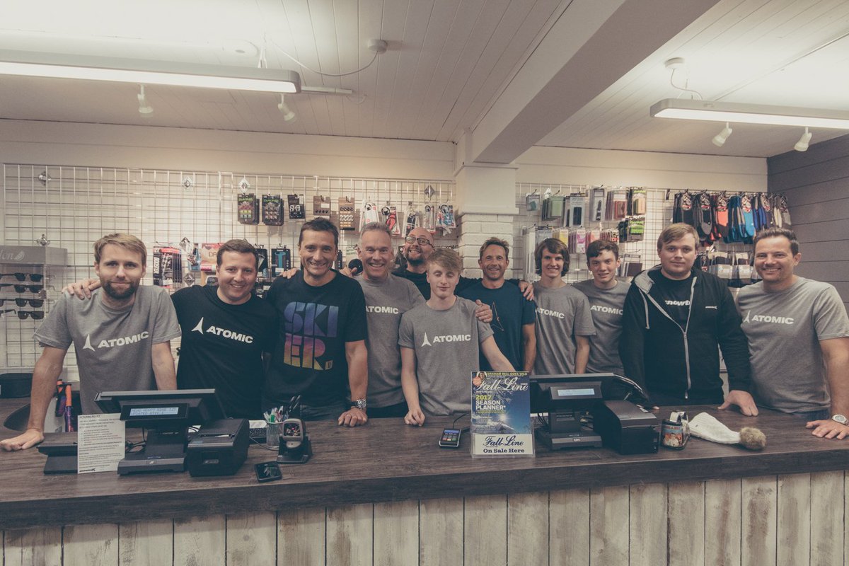 Here's some pictures from last night's <a href="/AtomicSnowUK/">Atomic UK</a> launch party <a href="/skigrahambell/">Graham Bell 🇺🇦</a>