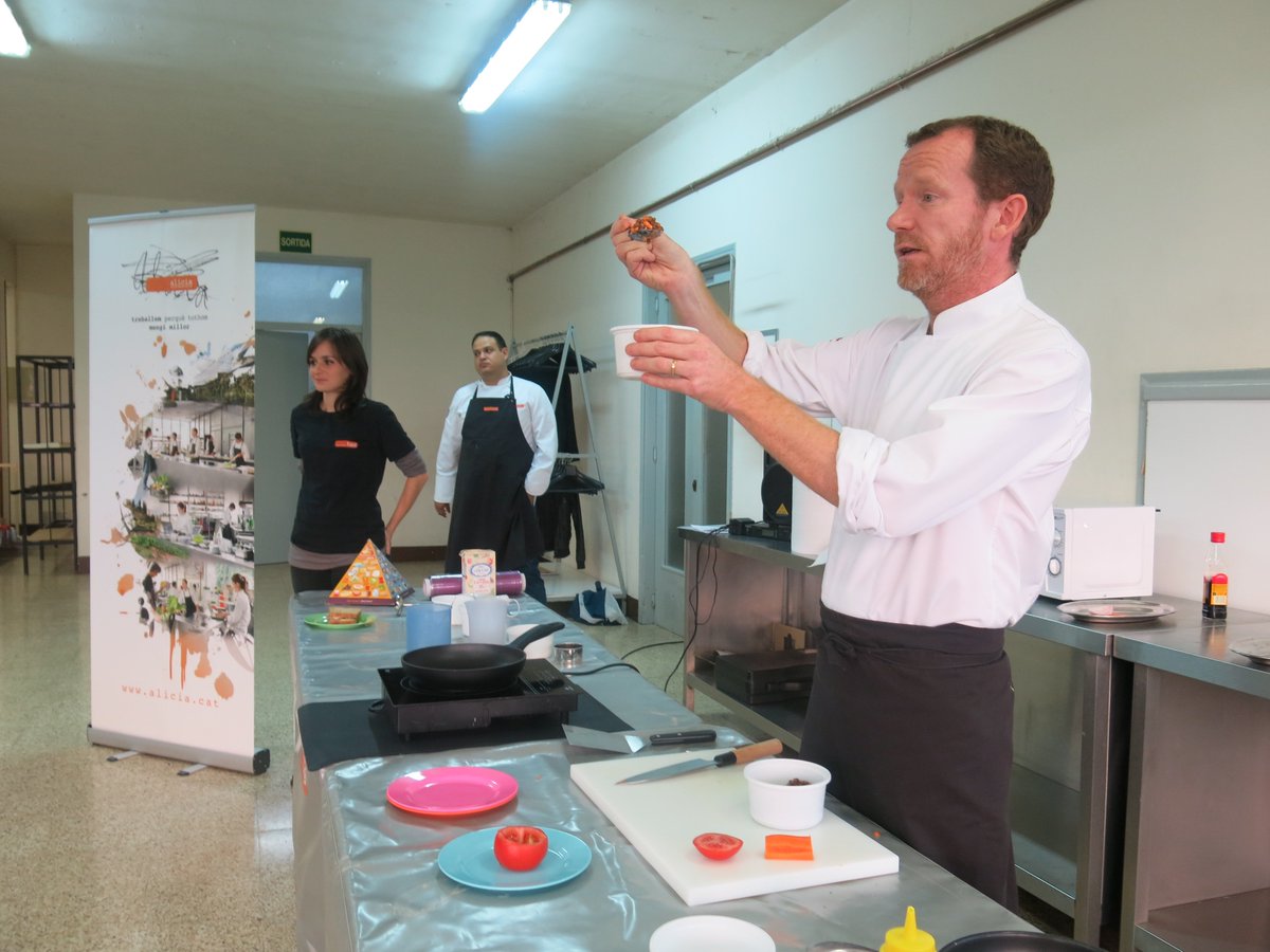 MDLZ's tweet photo. Glad to renew our partnership w/ @FundacioAlicia, improving nutrition education of #ES adolescents. #Call4Wellbeing https://t.co/bxKBfrRDz8