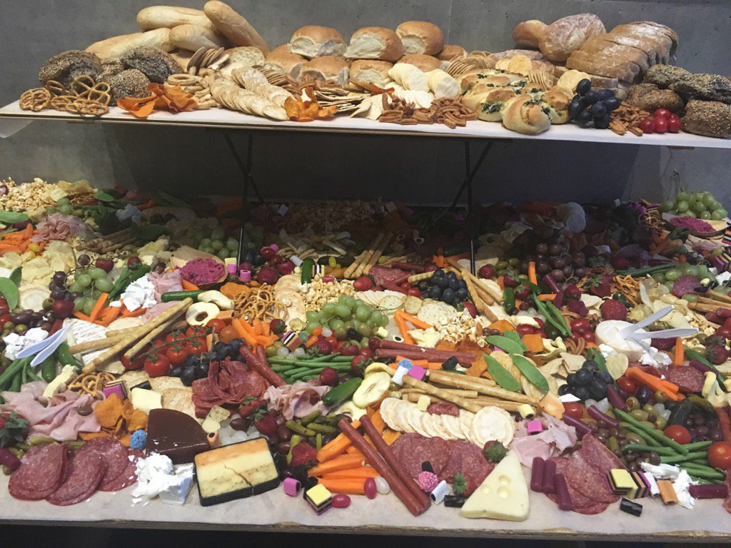 CreativityChat's tweet image. This is the FEAST we have waiting for our guests at intermission at #creativityconf2k16 thanks to #FeastlingCatering