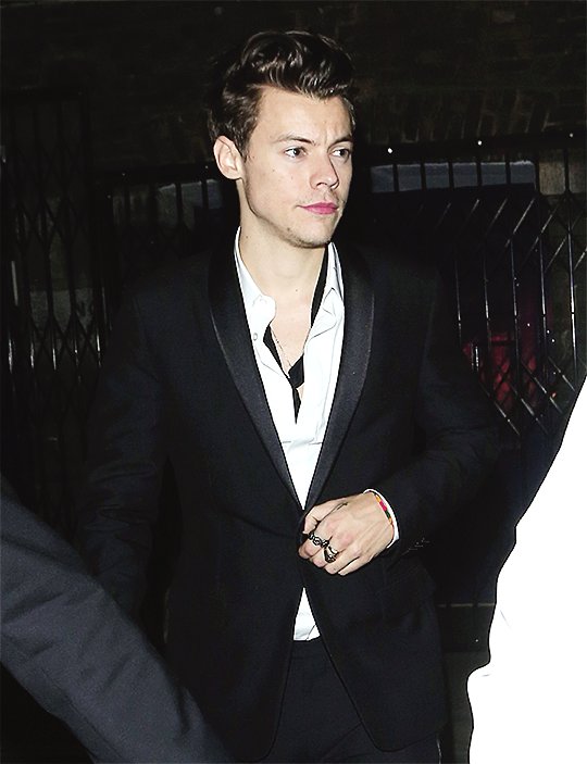 Harry Styles Steps Out And Shows Off His Short Hair – Laguna Biotch Spills