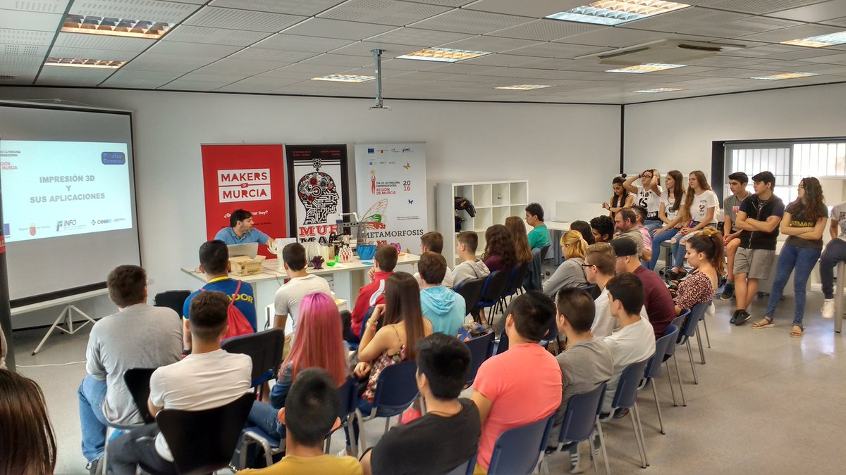 ArmadaAlvaro's tweet photo. @Plastic__Dreams explica distintas tecnologías de #Impresion3D en #DIAPE16 @rsinfo_INFO @CEEIM_MURCIA @makersofmurcia en @AyuntTOTANA https://t.co/5XMhp0ugPA