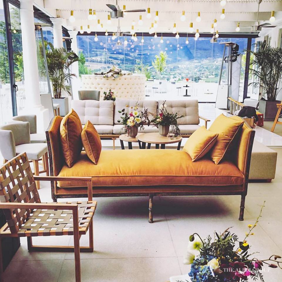 We're delighted to share another perfectly executed wedding from yesterday! Congratulations Stephanie and Brandon! #AleitWeddings