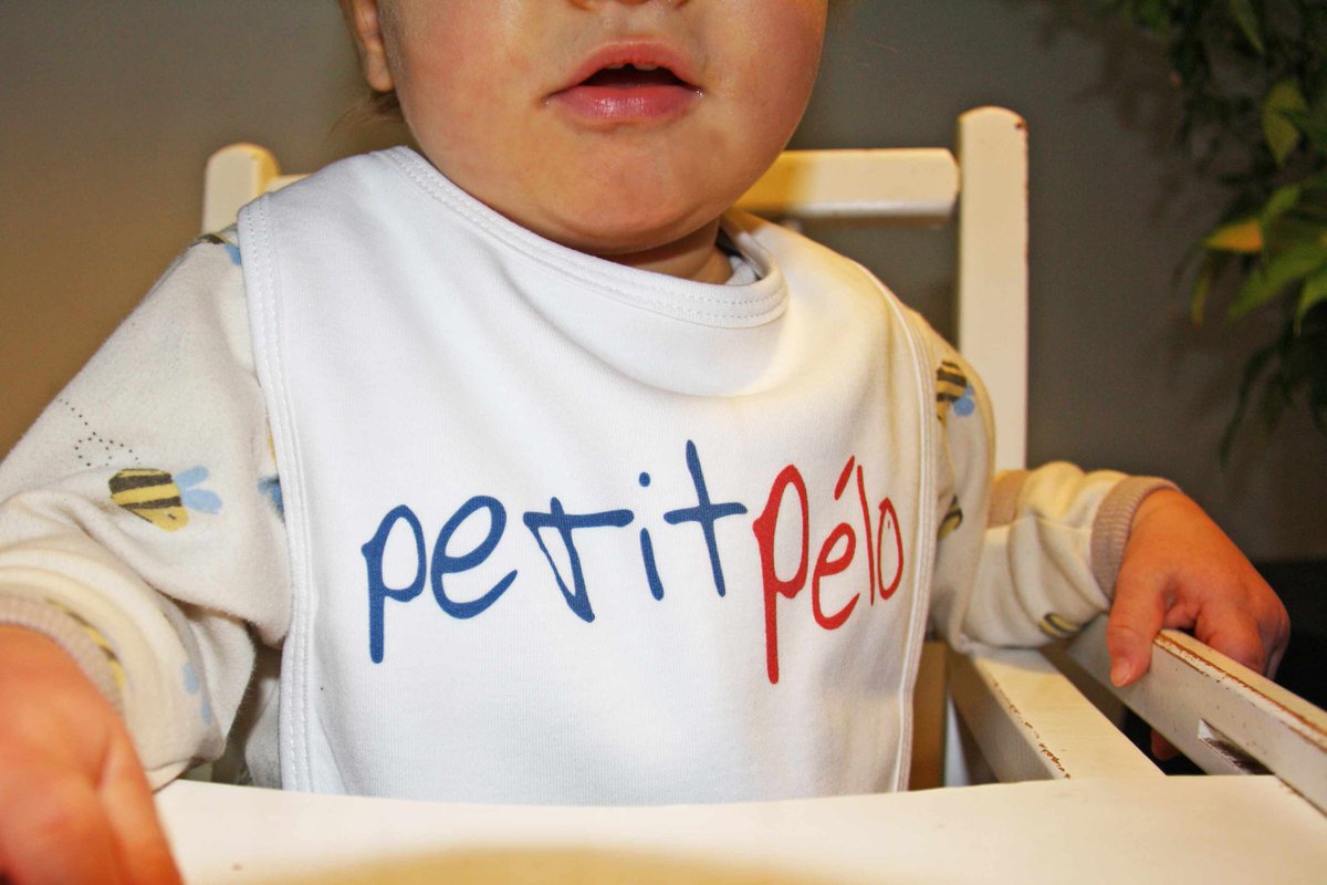 MonsieurSimon's tweet photo. Cadeau : le bavoir des petits Lyonnais https://t.co/Fx4GJMnlzg
@LcommeLyonnaise + @MonsieurSimon = <3 https://t.co/PKodpFvHfA
