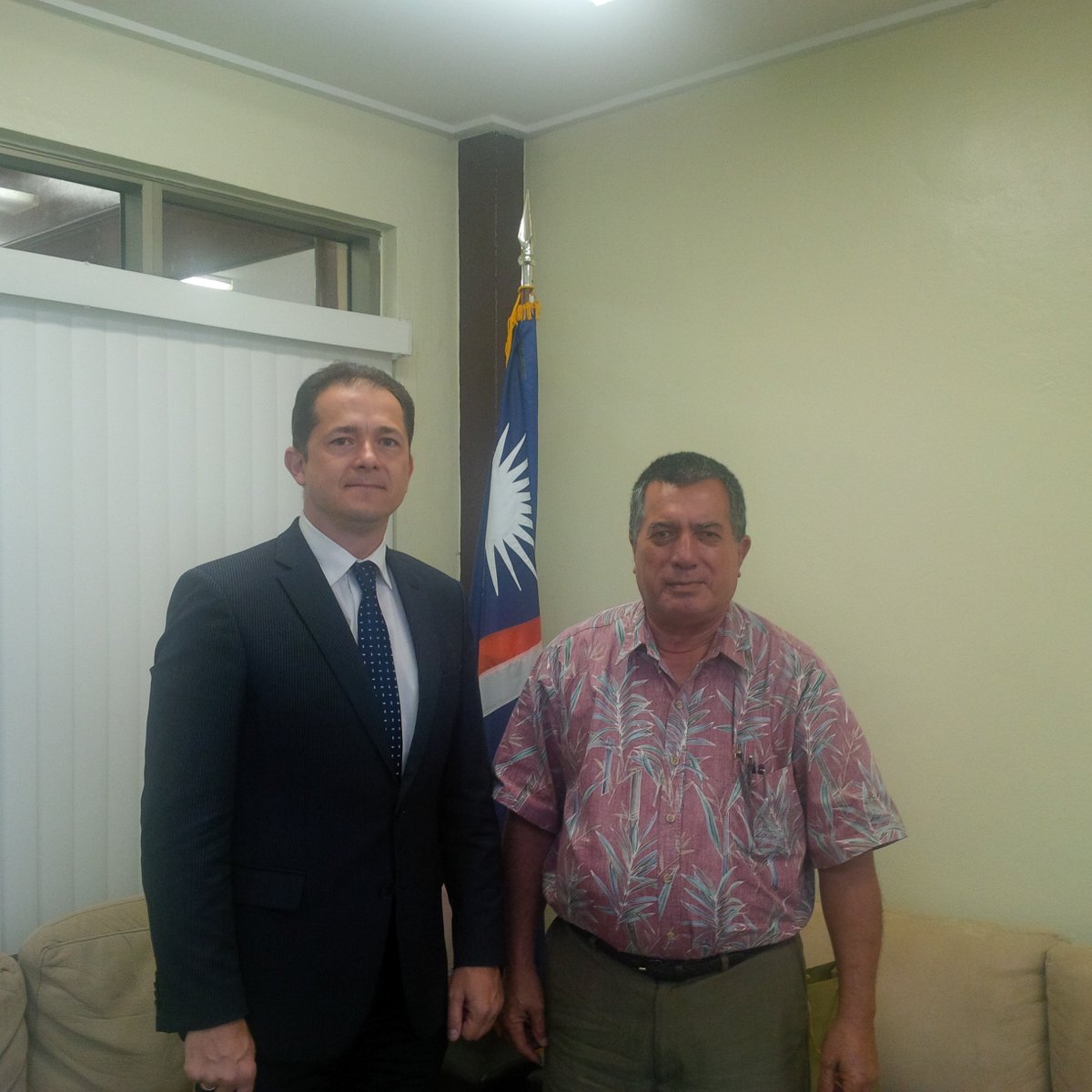 PLinAustralia's tweet photo. Amb. P.Milewski z wizytą na #WyspyMarshalla. Po rozmowach Min. SZ John Silk i p.o. Prezydenta M. Zackhras wspierają kandydaturę PL do RB NZ. https://t.co/BhnodMetZV