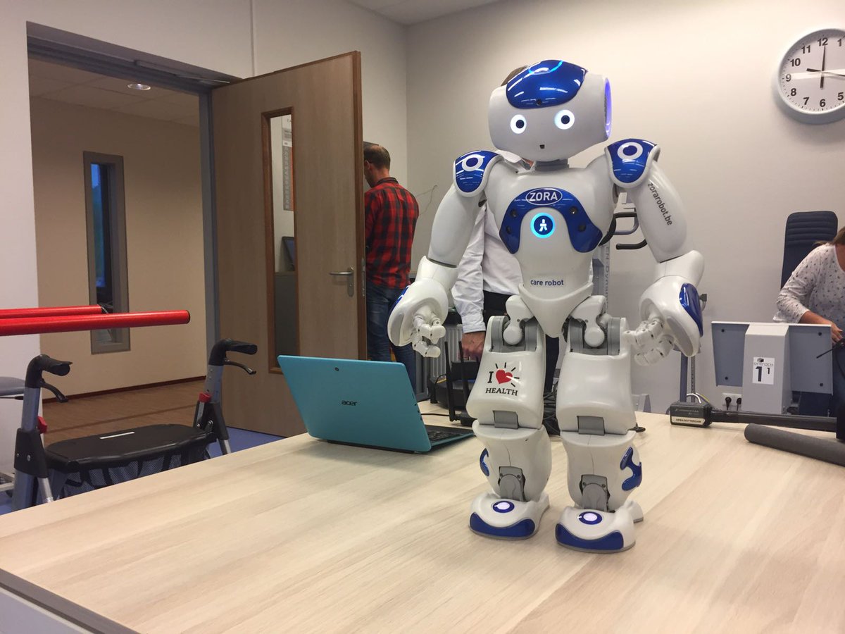 openrotterdam's tweet image. Vanavond bij #010nu: Studenten van @AlbedaCollege werken met deze #zorgrobot. #zorgsector #zorg #robot