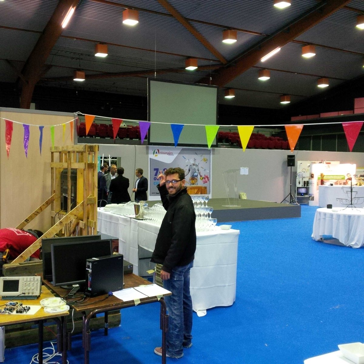 vcomputing's tweet image. Chartres Mini Maker Faire - final preparations! #makerfairechartres