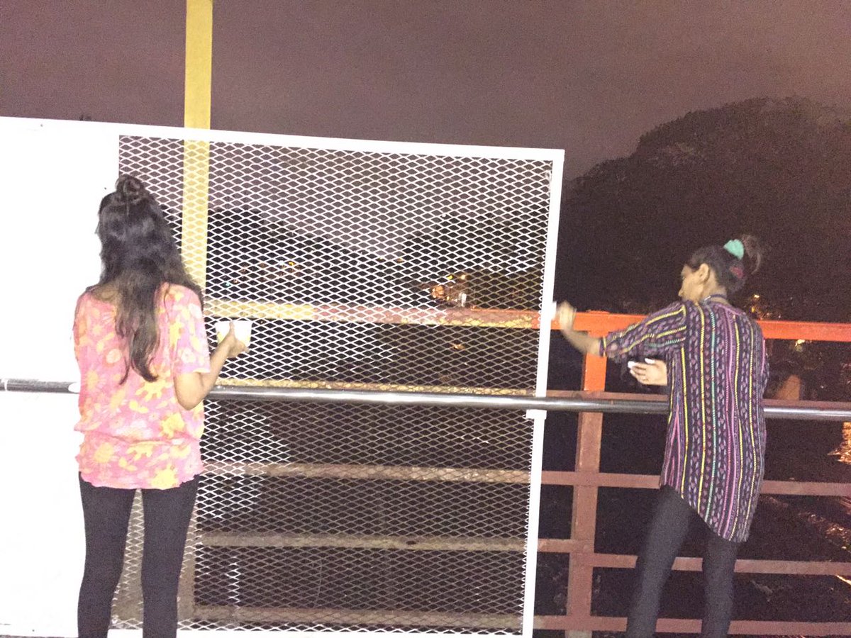 SRF_NMIMS's tweet photo. Parle station is undergoing a makeover but don't believe us. Come and witness the change!
#NMIMSMUMBAI #SRF #HUMAHARASTATION #MUMBAIFIRST https://t.co/A7vqhU13r3