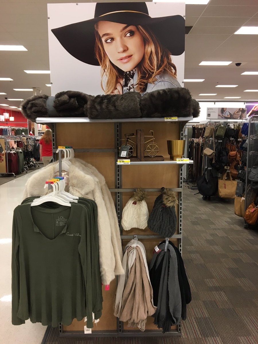 GloriaSwann's tweet photo. Wow! @haiden_tripp Loving these outfits for fall weekends 🍁🍂#targetstyle #makesmewanttoshop #T910 https://t.co/yzGBcRzK6C