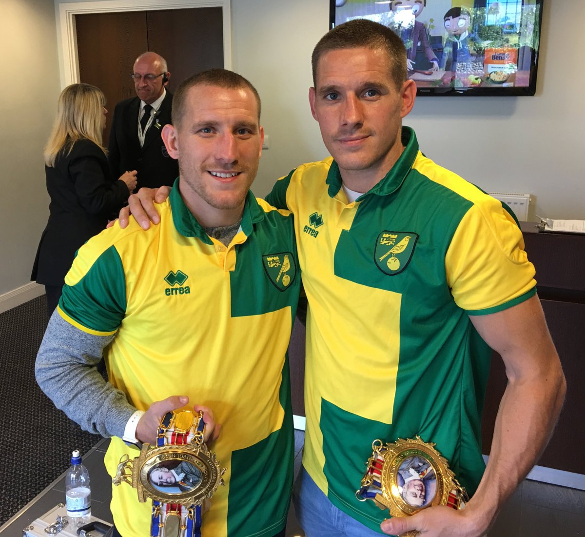 BBCNorfolk's tweet photo. ONE DAY TO GO - Liam Walsh has his World title final eliminator tomorrow. Seven days later @Walsh7Ryan goes for European title. 👊🏻👊🏻 https://t.co/6NdhoI86RQ