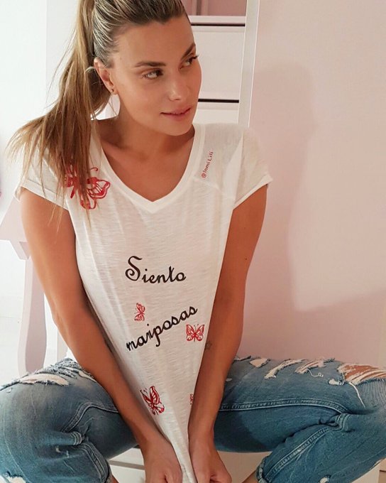 Me he levantado sintiendo mariposas!!! Buenos d&iacute;as y vamos a por el viernes!!! ❤️ https://t.co/4vlym