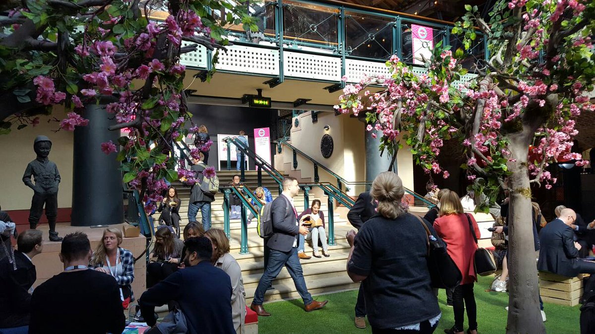nikkipillips's tweet photo. Pics from yesterdays Festival of Marketing field trip. Great start to the year #mark3028 #mark5078 #fomdmu https://t.co/qDAjdt95Bd