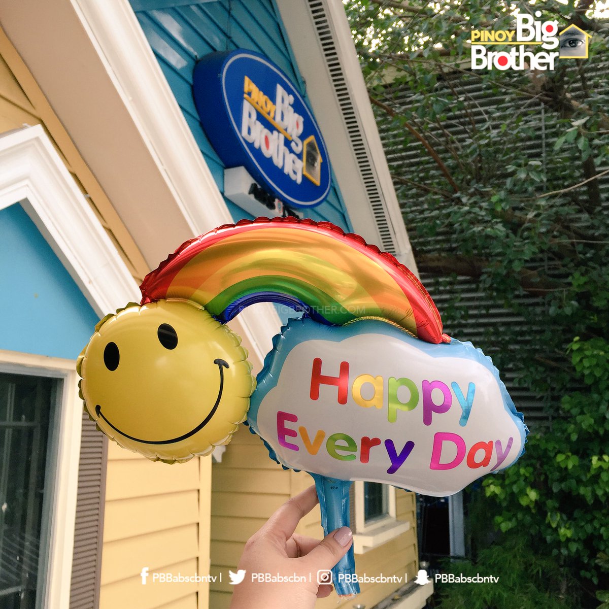 PBBabscbn's tweet photo. Dito sa bahay ni Kuya, happy every day 💙 #PBBTheCrown https://t.co/p2Pj9fW1Zi