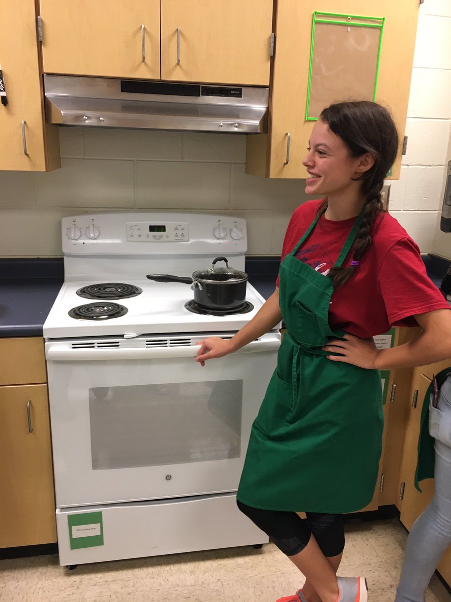 JamieSLester's tweet photo. Recreating food flavors in food science.#mockapplepie https://t.co/1xctHthRfP