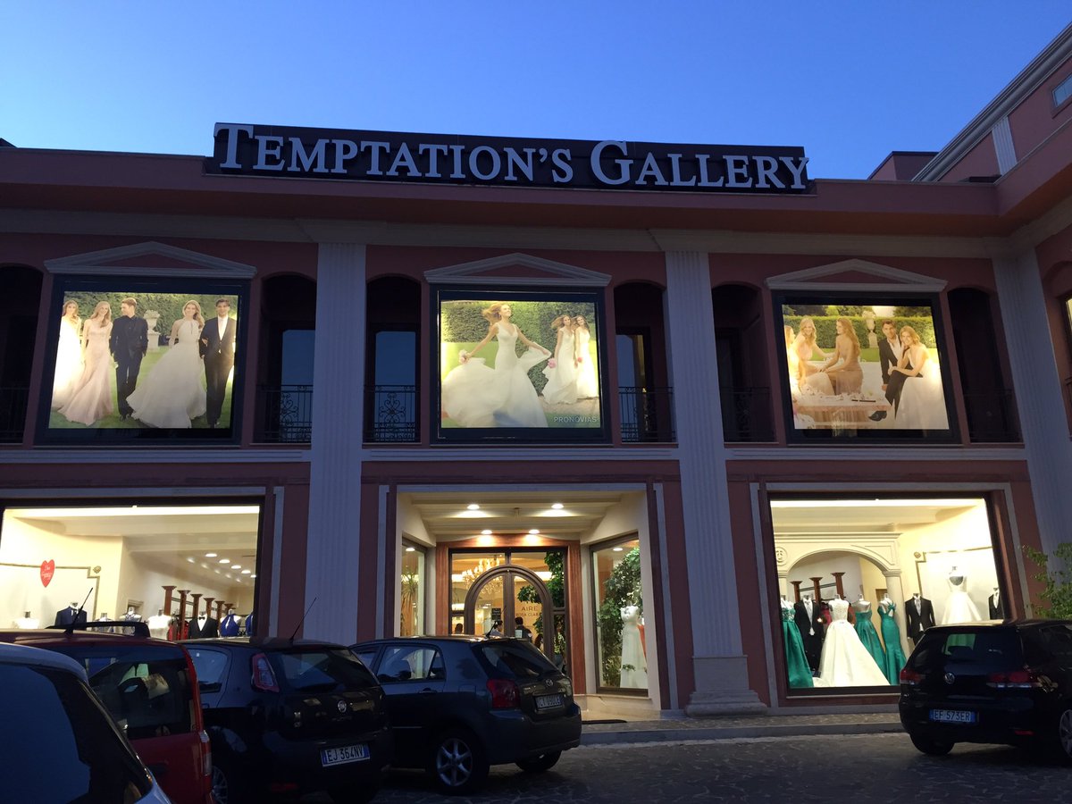 We loved helping our #Italian #bride collect her dress yesterday for her #wedding soon! #weddinghour #weddingblogger #bridetobe